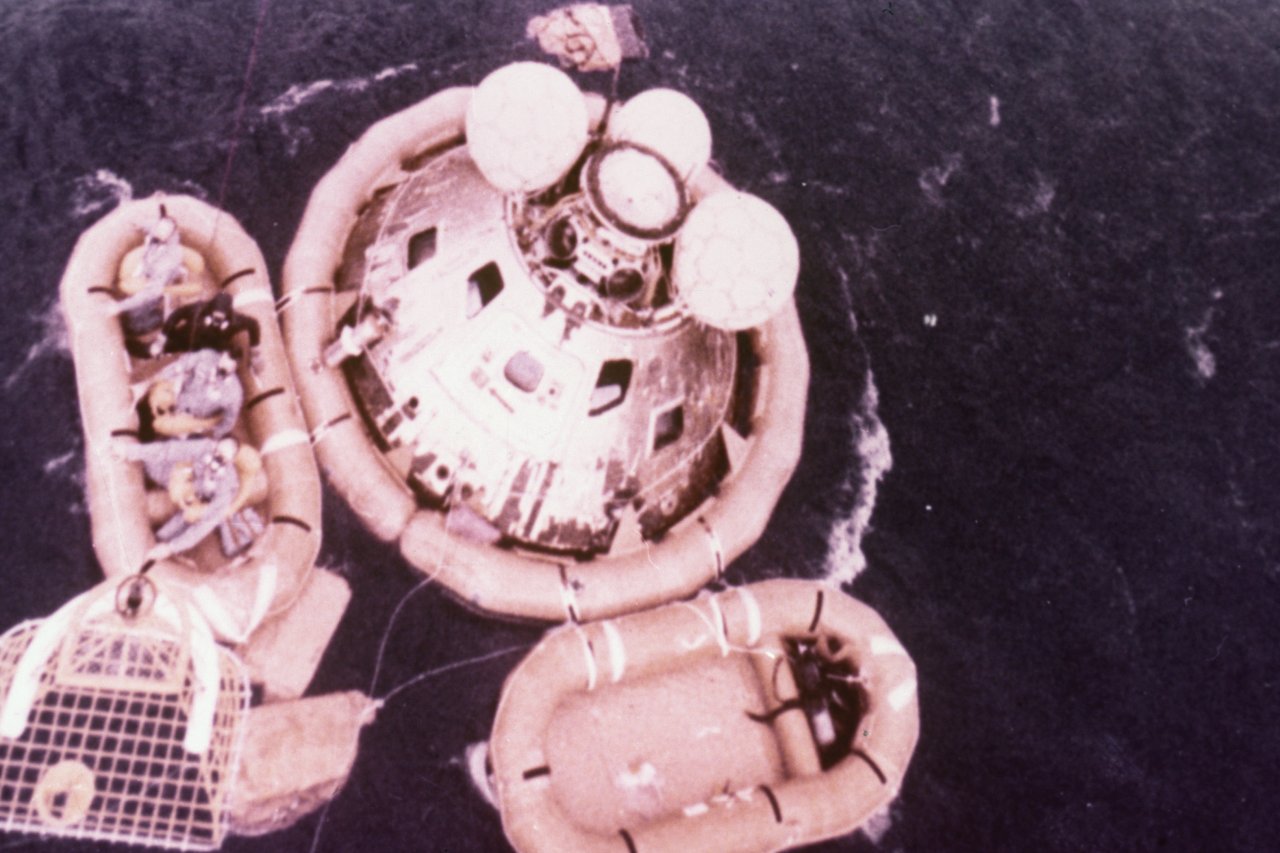 123 Apollo 12 Recover of capsule and liferafts -s